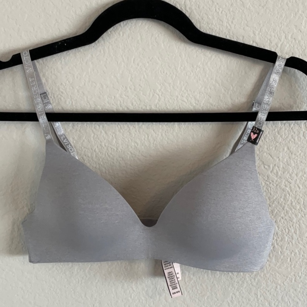 NEW Victoria’s Secret Lightly Lined Bra 32B